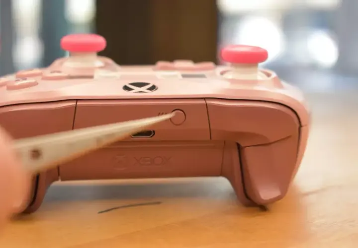 Jak sparować kontroler Xbox? Konsola, PC, Telefon i rozwiązania problemów.